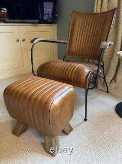 Fauteuil en cuir marron vintage rétro moderne de designer avec caractéristique d'accent occasionnel
