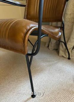 Fauteuil en cuir marron vintage rétro moderne de designer avec caractéristique d'accent occasionnel