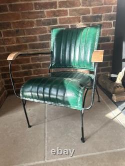 Fauteuil en cuir vert/bleu avec cadre en fer et accoudoirs en bois style vintage rétro