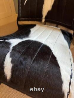 Fauteuil en peau de vache vintage rétro moderne à motif noir et blanc de designer