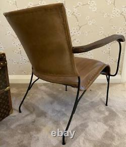 Fauteuil vintage rétro moderne en cuir véritable marron à accent caractéristique