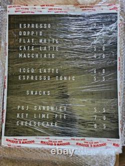 Goodwin & Goodwin Londres a fabriqué un panneau de menu de style Départs sur mesure JAMAIS OUVERT