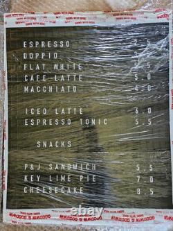 Goodwin & Goodwin Londres a fabriqué un panneau de menu de style Départs sur mesure JAMAIS OUVERT