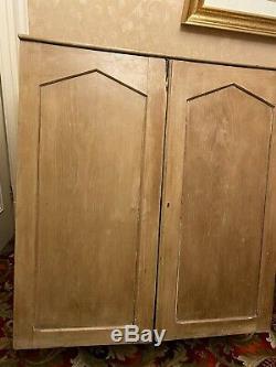 Grand Pin Vintage Armoires De Cuisine Larder Gouvernants Linge De Presse Cabinet