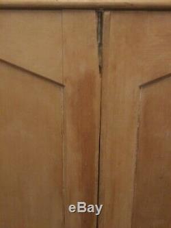 Grand Pin Vintage Armoires De Cuisine Larder Gouvernants Linge De Presse Cabinet