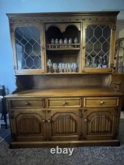 Grand buffet en chêne massif sculpté avec portes vitrées/étagères sur mesure