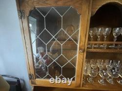 Grand buffet en chêne massif sculpté avec portes vitrées/étagères sur mesure