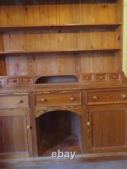 Grand buffet en pin massif vintage de style victorien pour cuisine de campagne rustique