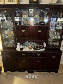 Grand cabinet en bois avec verre