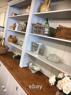 Grande commode en pin peint, armoires de cuisine + tiroirs vintage, salle d'exposition de meubles Kent