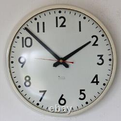 Horloge murale ITR vintage de 32cm rétro industriel blanc en métal des années 1980 de l'usine
