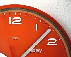 Horloge murale Metamec Vintage de 22cm, orange rétro du milieu du siècle 1970s.