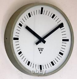 Horloge murale Pragotron vintage de 29cm style industriel rétro du milieu du siècle idée cadeau d'usine