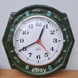 Horloge murale en céramique verte FAT LAVA vintage rétro des années 60 en poterie ouest-allemande