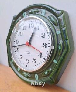 Horloge murale en céramique verte FAT LAVA vintage rétro des années 60 en poterie ouest-allemande
