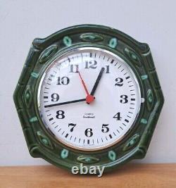 Horloge murale en céramique verte FAT LAVA vintage rétro des années 60 en poterie ouest-allemande