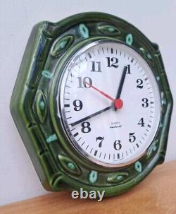 Horloge murale en céramique verte FAT LAVA vintage rétro des années 60 en poterie ouest-allemande