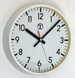 Horloge murale vintage BT de 32 cm, blanc industriel, années 1980, horloge de factory en métal pour bureau