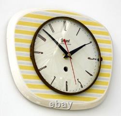 Horloge murale vintage Garant en céramique de 26 cm, style rétro milieu de siècle, jaune, allemande