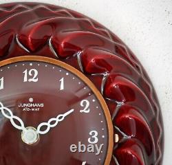 Horloge murale vintage Junghans en céramique rouge de 22cm de style rétro atomique du milieu du siècle en allemand