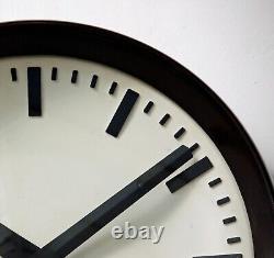 Horloge murale vintage Pragotron 32cm industrielle rétro du milieu du siècle