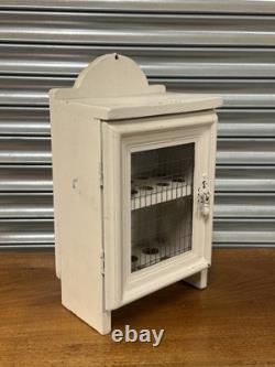 Joli cabinet d'affichage de rangement d'œufs vintage blanc peint traditionnel