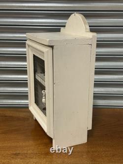 Joli cabinet d'affichage de rangement d'œufs vintage blanc peint traditionnel