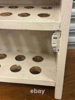 Joli cabinet d'affichage de rangement d'œufs vintage blanc peint traditionnel