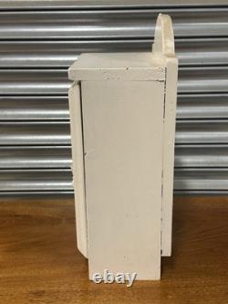 Joli cabinet d'affichage de rangement d'œufs vintage blanc peint traditionnel