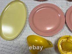 Lot vintage de 44 pièces en mélamine et Tupperware, ensemble de cuisine rétro, couleurs pastel Harvest