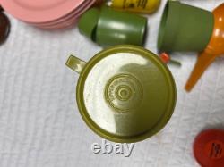 Lot vintage de 44 pièces en mélamine et Tupperware, ensemble de cuisine rétro, couleurs pastel Harvest