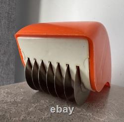Machine à spaghetti vintage de l'ère spatiale de l'URSS, décor de cuisine en plastique orange des années 50
