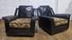 Paire De Fauteuils De Salon Rétro Vintage à Dossier Boutonné Et Accoudoirs En Ailes
