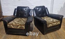 Paire de fauteuils de salon rétro vintage à dossier boutonné et accoudoirs en ailes