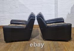 Paire de fauteuils de salon rétro vintage à dossier boutonné et accoudoirs en ailes