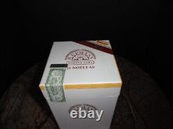 Pot de rangement en verre H Upmann dans sa boîte d'origine 8.75 H x 4.75 Diamètre