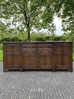 RÉSERVÉ Grand buffet en chêne foncé vintage Ercol dresser sideboard cupboard server