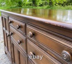 RÉSERVÉ Grand buffet en chêne foncé vintage Ercol dresser sideboard cupboard server
