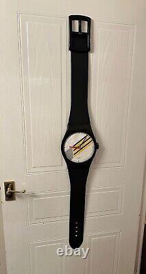 Rare Retro 90s Classic Quartz Wall Clock Watch Shop Dealer Clock Ltd Edition
  <br/> 

<br/>

  Traduction en français : Horloge murale classique en quartz rare des années 90 en édition limitée chez le revendeur de montres de la boutique