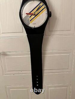 Rare Retro 90s Classic Quartz Wall Clock Watch Shop Dealer Clock Ltd Edition	


<br/> 
 <br/> 
Traduction en français : Horloge murale classique en quartz rare des années 90 en édition limitée chez le revendeur de montres de la boutique