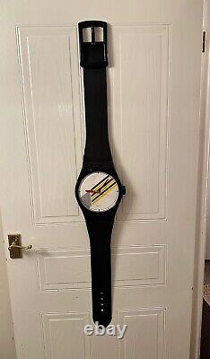 Rare Retro 90s Classic Quartz Wall Clock Watch Shop Dealer Clock Ltd Edition 	 <br/>  
 <br/>
Traduction en français : Horloge murale classique en quartz rare des années 90 en édition limitée chez le revendeur de montres de la boutique
