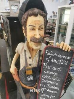 Rétro Vintage Rare Résine Constructeur Pete / Figurine de garçon de café tenant un tableau noir