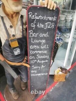 Rétro Vintage Rare Résine Constructeur Pete / Figurine de garçon de café tenant un tableau noir