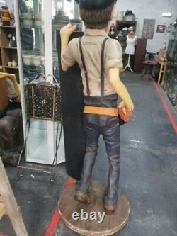 Rétro Vintage Rare Résine Constructeur Pete / Figurine de garçon de café tenant un tableau noir