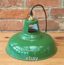 Superbe paire de lampes suspendues vintage en émail vert 11 re-câblées pour la cuisine
