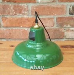 Superbe paire de lampes suspendues vintage en émail vert 11 re-câblées pour la cuisine