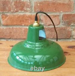 Superbe paire de lampes suspendues vintage en émail vert 11 re-câblées pour la cuisine