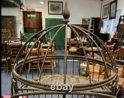 Support de cuisine circulaire vintage en fer forgé, cage bombée - porte-bouteilles, siège, vers 1930