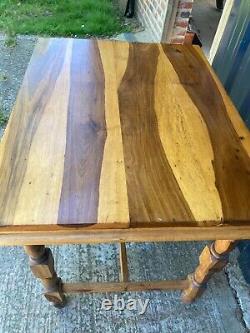 Table à manger de cuisine en bois brun vintage très inhabituel