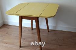 Table à manger pliante en formica jaune vintage des années 1960